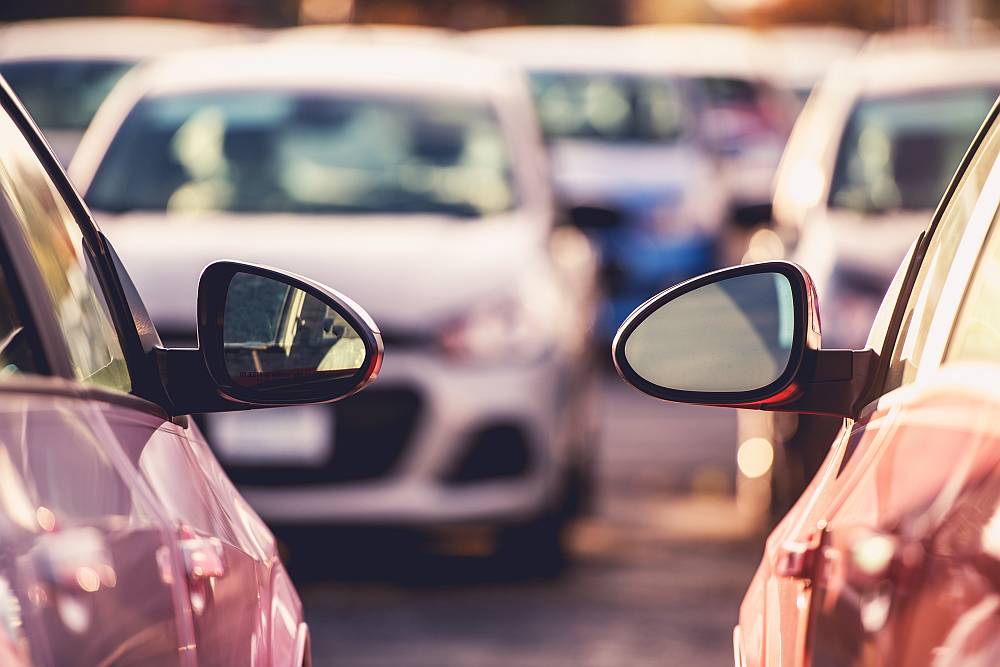 Bezpieczny parking na lotnisku